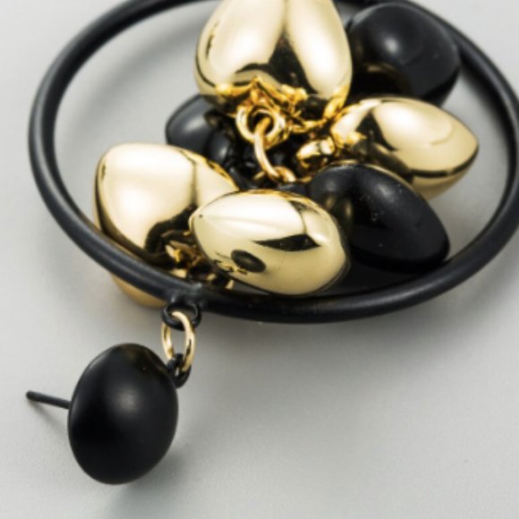 Tassel circular black hoop earrings - Picture 3 of 8